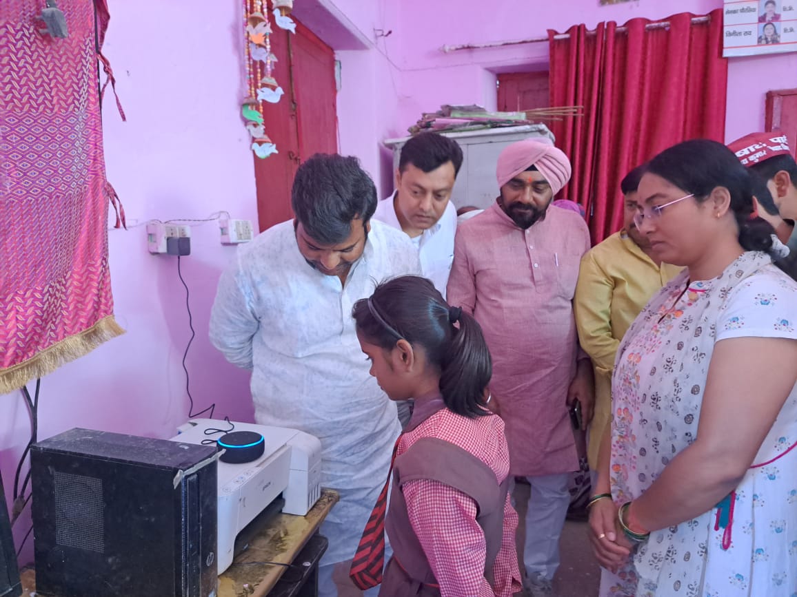 /media/syss/Demonstration of Alexa device in front of member of Parliament Sant Kabir Nagar by the student of Gov. primary school Khalilabad.jpeg